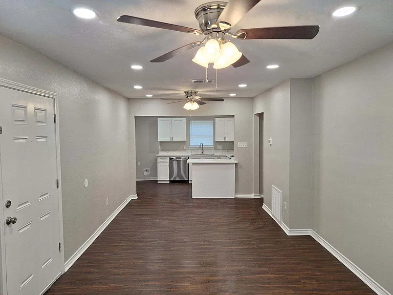 402 Azalea Dr — Photo 7