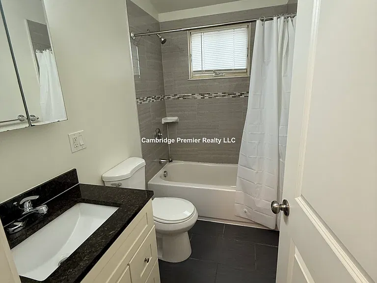 461 Somerville Ave — Photo 9