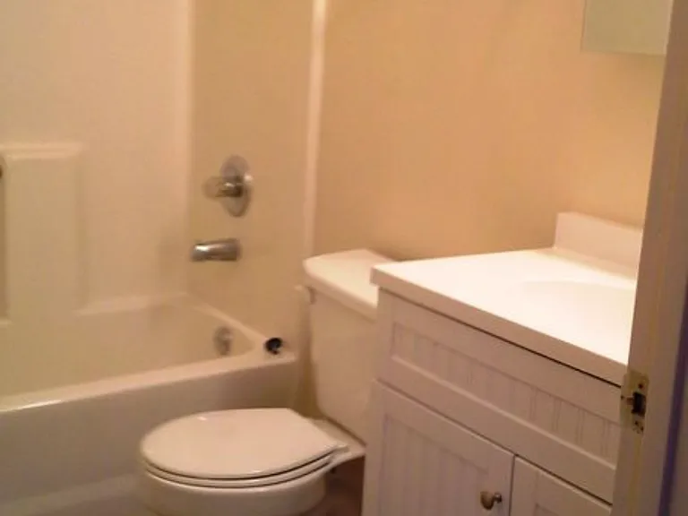 307 Lakeview Dr — Photo 3