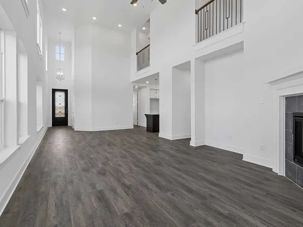 1032 Hackberry Emperor St, Crowley, TX 76036