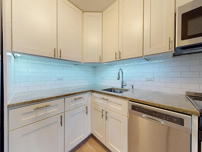 237 E 34th St #1802 — Photo 11