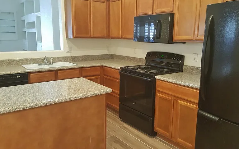 869 E Sheffield Ave — Photo 7