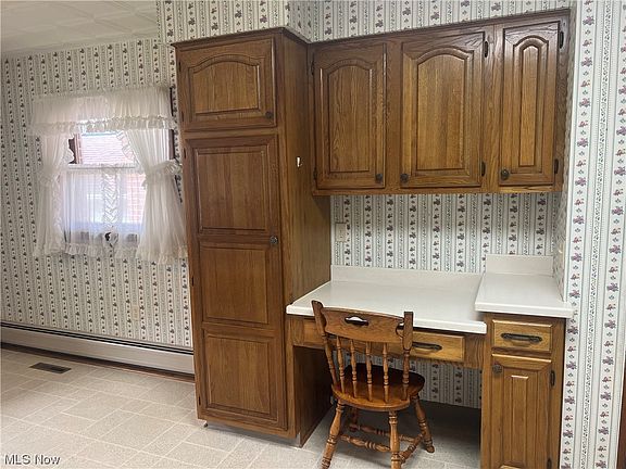 4th image of 846 Orchard Ave NW