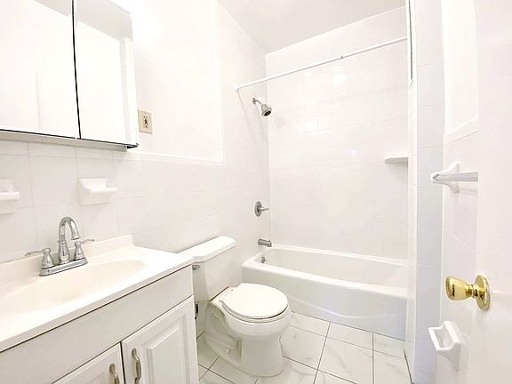 5th image of 138 W 72nd St APT 4A