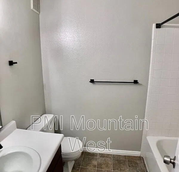 567 N 200 E #3 — Photo 17