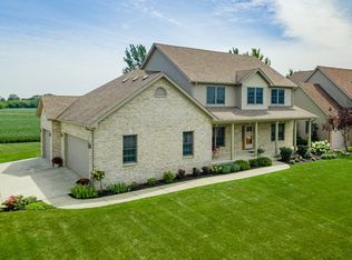 1902 Parkside Dr, Sycamore, IL 60178