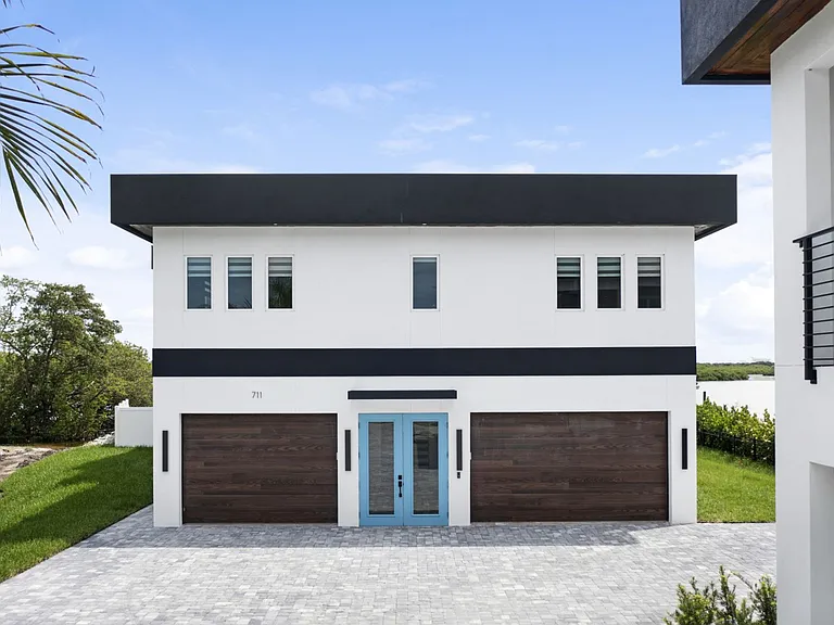 711 Tropical Dr — Photo 7
