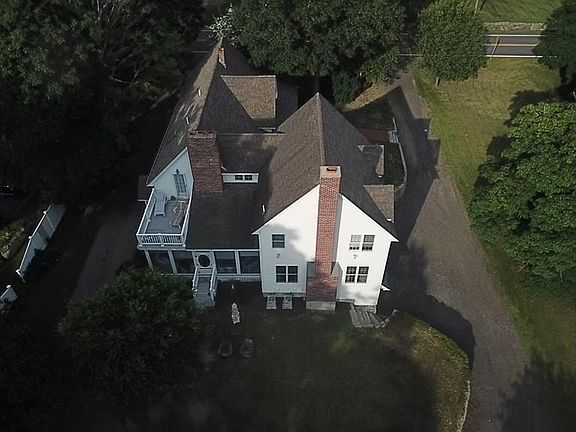 4th image of 20 Poquanticut Ave