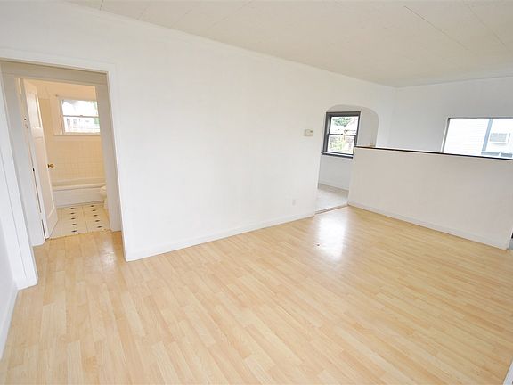 3rd image of 2608 W Euclid Ave