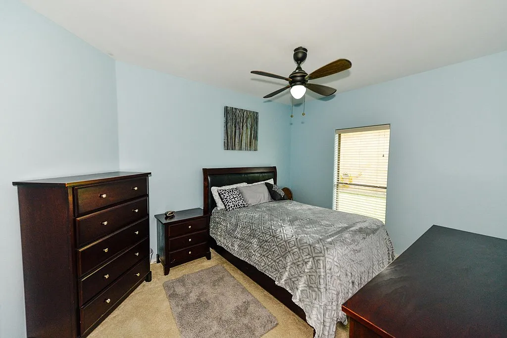 3 bed, 2.0 bath, 1390 sqft, $2,300 — Photo 4