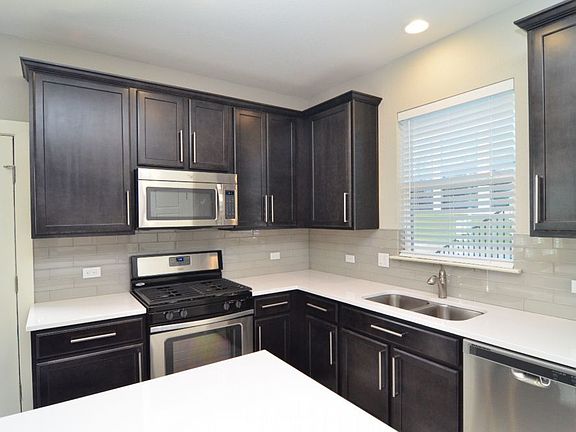 5th image of 2921 Bond Dr