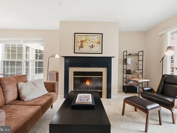 1100 Quaker Hill Dr APT 305, Alexandria, VA 22314