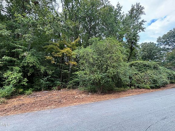 3rd image of 205 Lakeview Dr #205