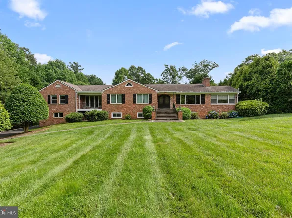 8815 Southwick St, Fairfax, VA 22031