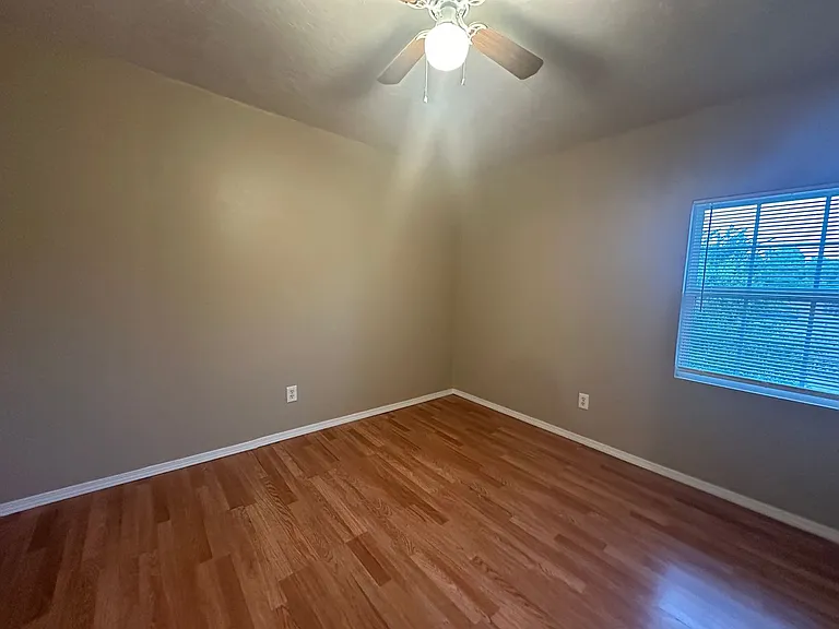 6004 Nw Expy — Photo 28