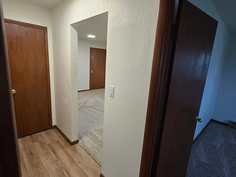 616 S Clinton St #3 — Photo 4