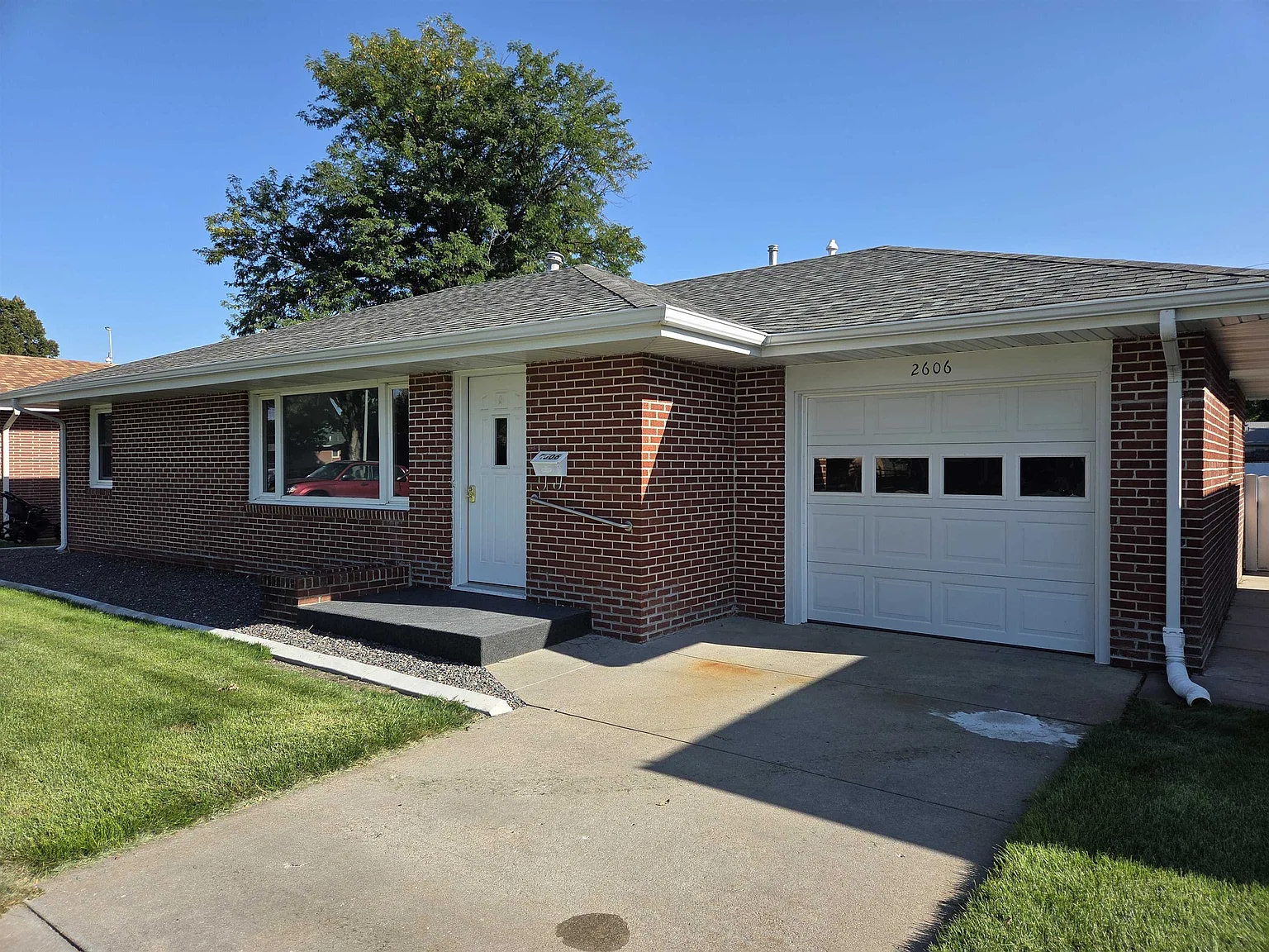 3 bed, 1001 sqft, $1,675 — Photo 2