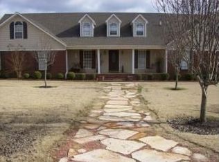 184 Hillview Dr, Mooreville, MS 38857
