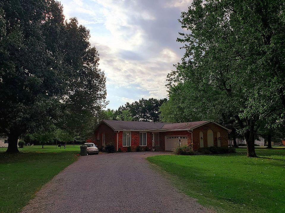 1st image of 202 Chapman Dr