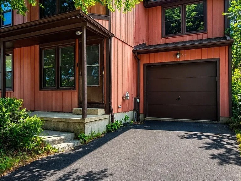 1 Robin Rd — Photo 2