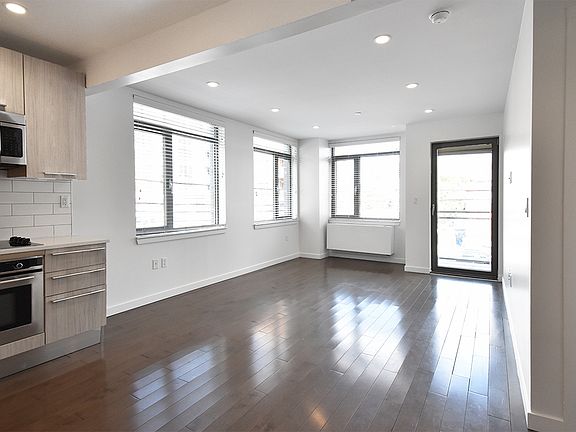 2nd image of 3040 21st St APT 208