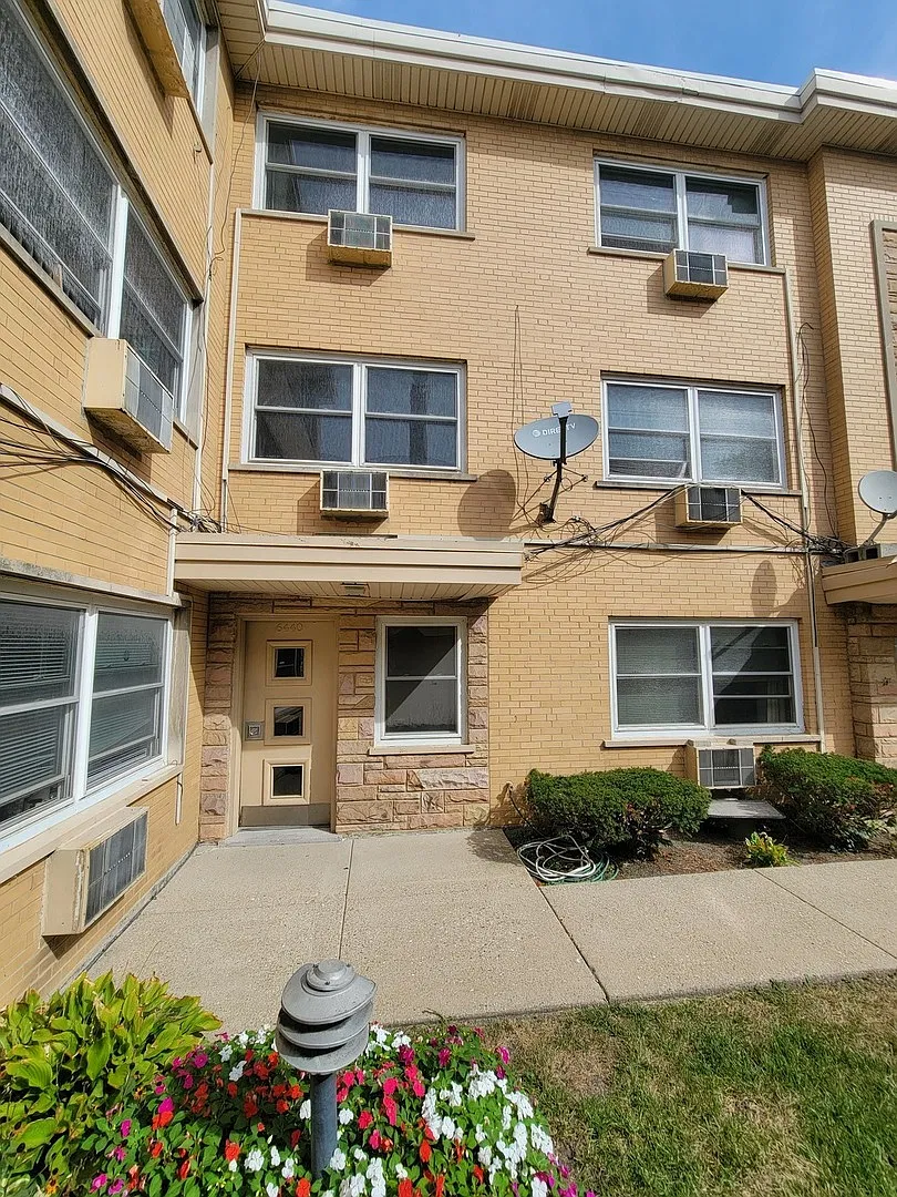1 bed, $1,345 — Photo 1