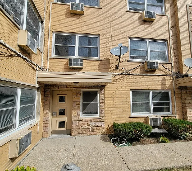6440 N Richmond St #1