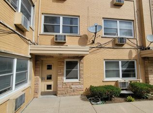 6440 N Richmond St #1, Chicago, IL 60645