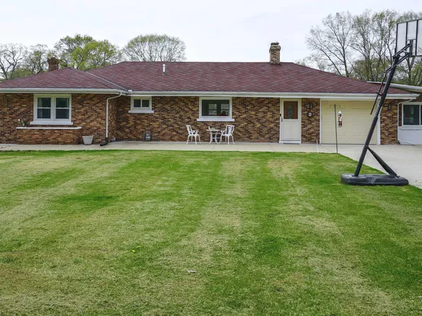 55137 Hollywood Blvd, South Bend, IN 46628