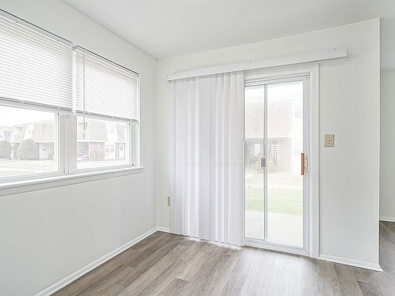 5th image of 10-3 Florence Tollgate Pl