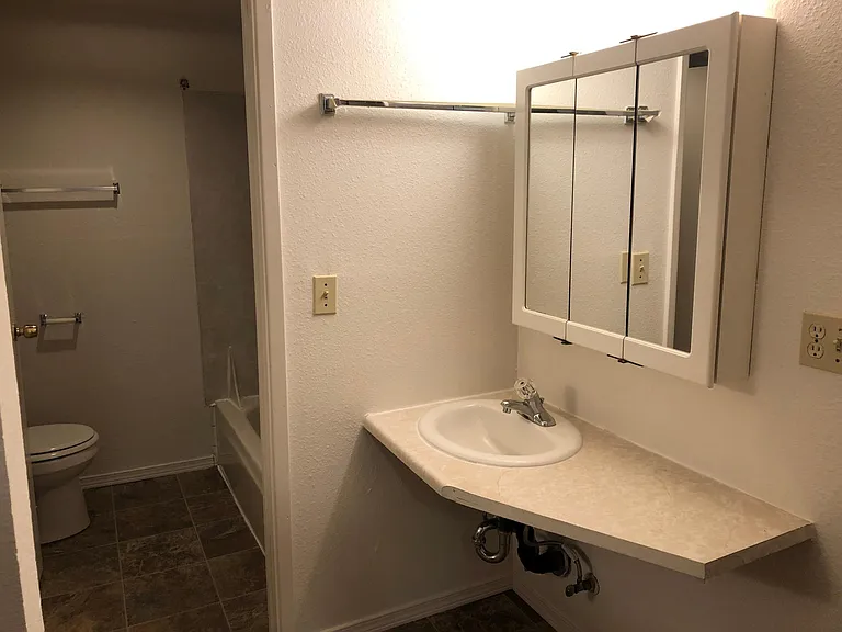 500 NE Maiden Ln #11 — Photo 7