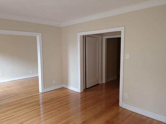 5th image of 6334-38 N Artesian Ave #6334-3A