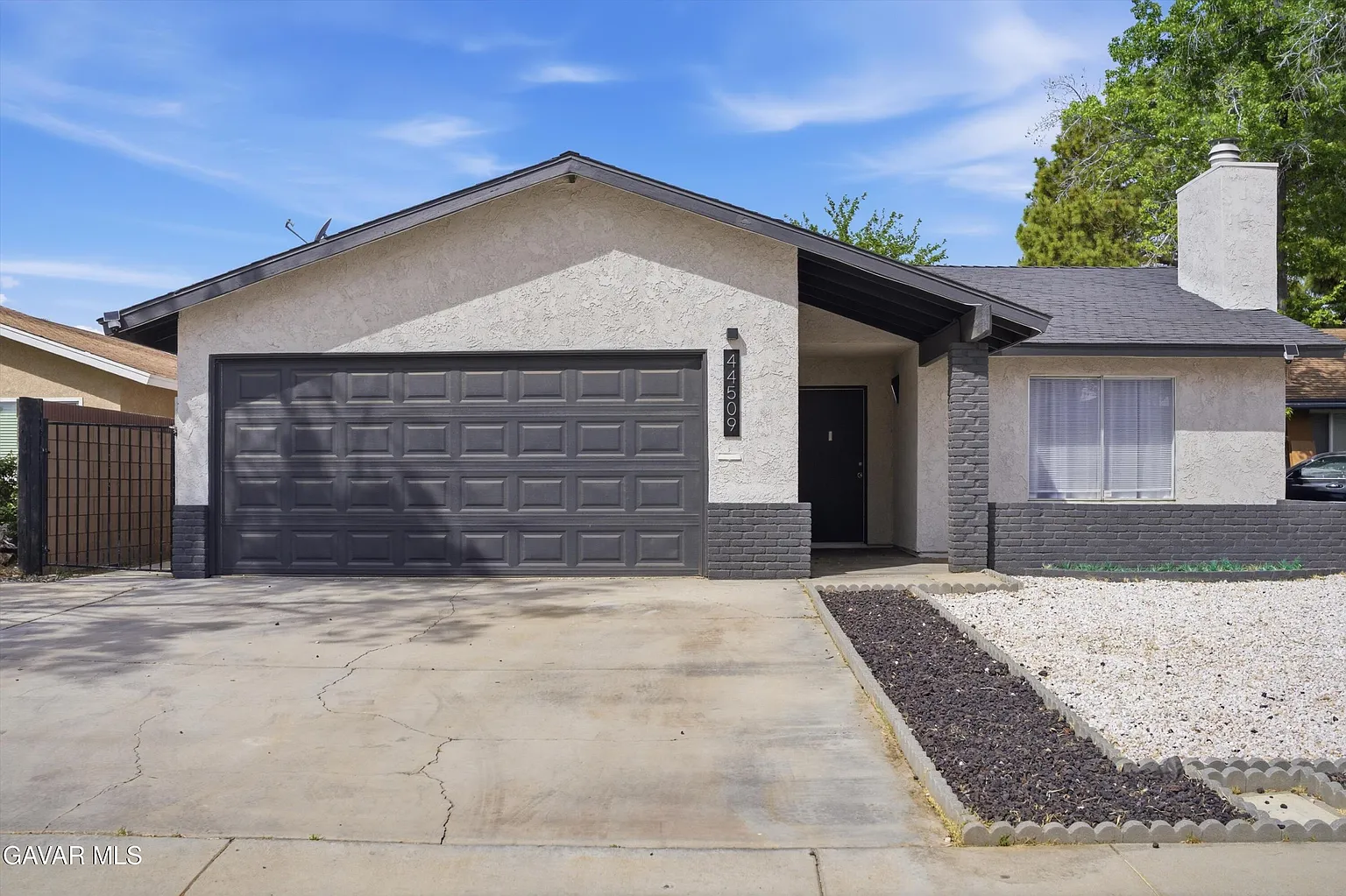 44509 Watford Ave photo 1