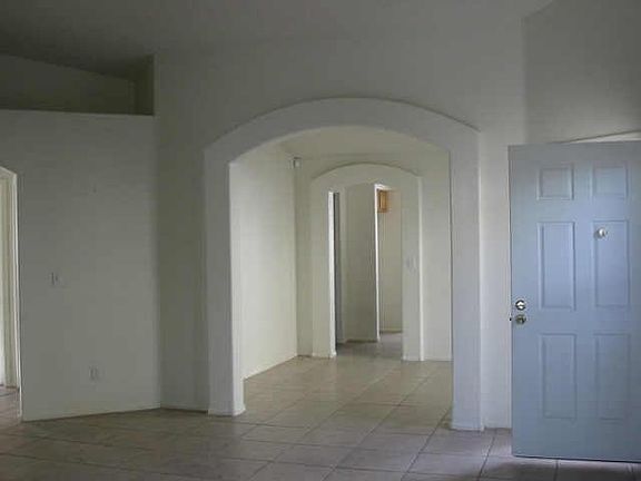5th image of 810 E Rosemonte Dr