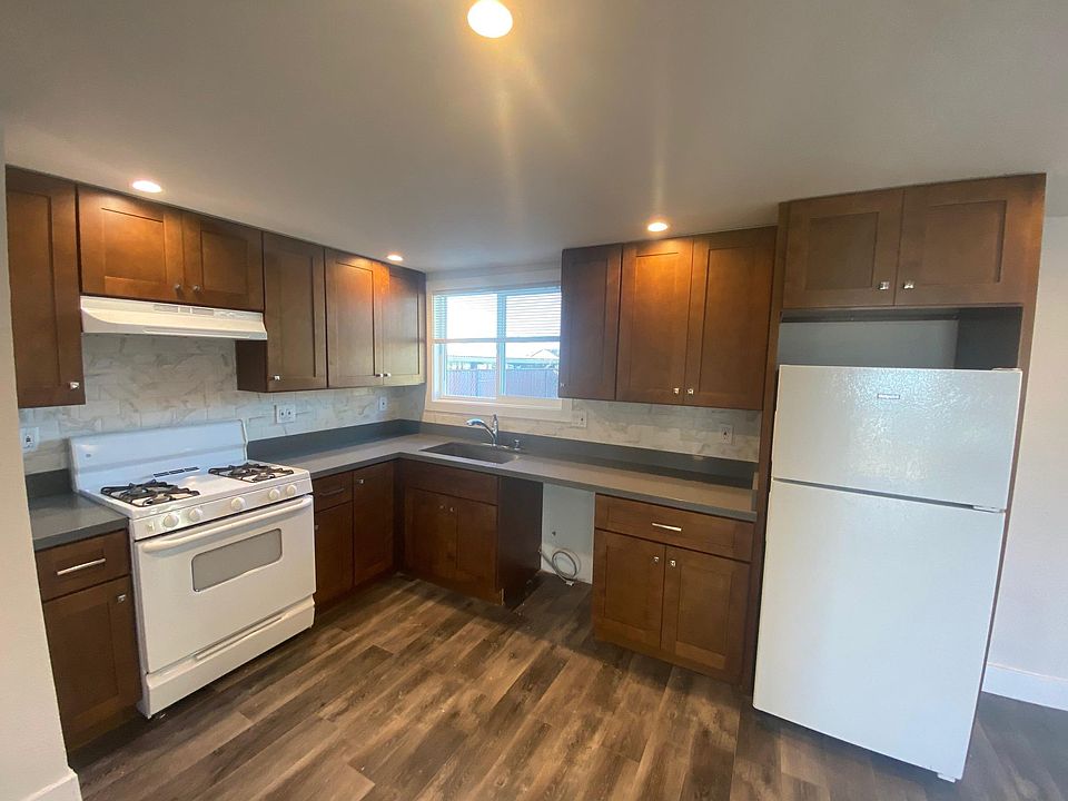 1st image of 605 Banks Dr