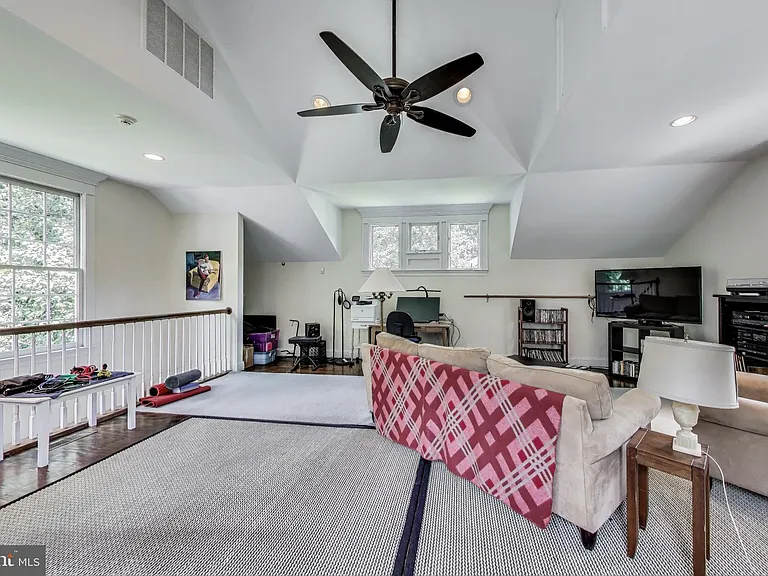 5809 Grosvenor Ln — Photo 30