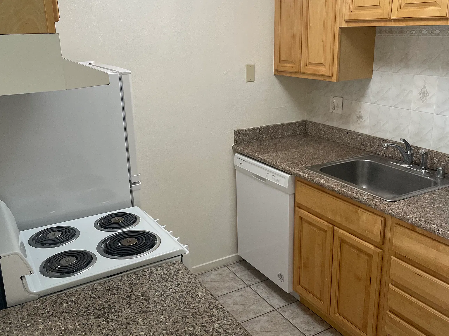 Studio, 450 sqft, $2,400 — Photo 4