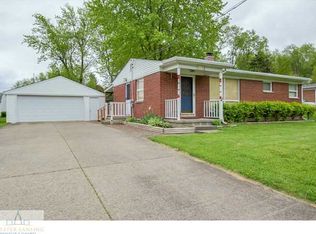 5612 Buckingham Rd, Haslett, MI 48840