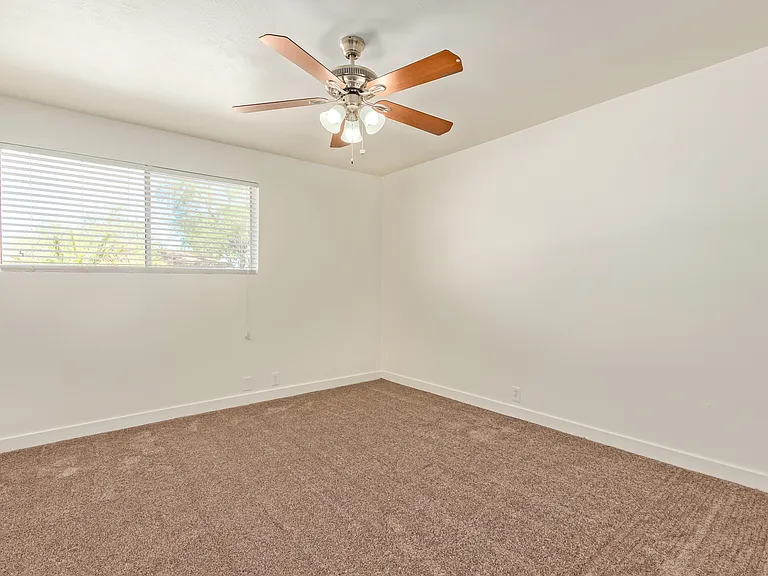 8731 E Minnezona Ave — Photo 16