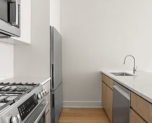 4th image of 380 Rector Pl APT 20F