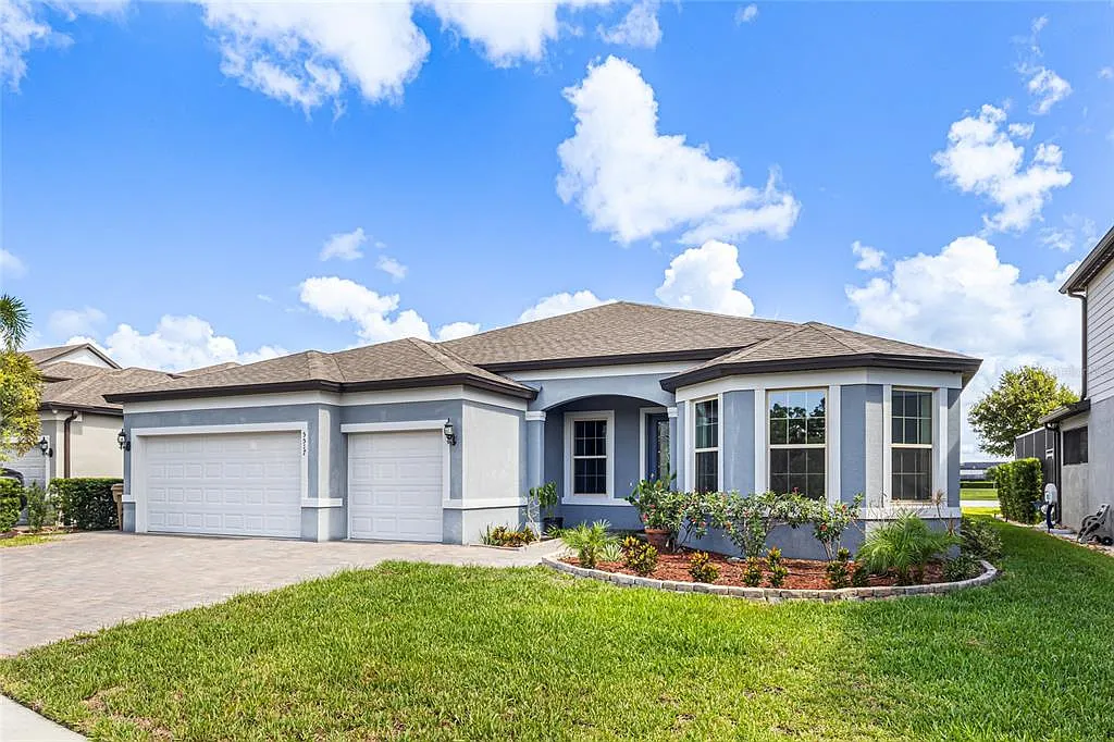 3 bed, 3.0 bath, 2496 sqft, $2,800 — Photo 2