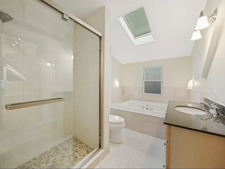 1548 N Honore St — Photo 7