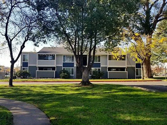 Glenbrook Apartments — Photo 3
