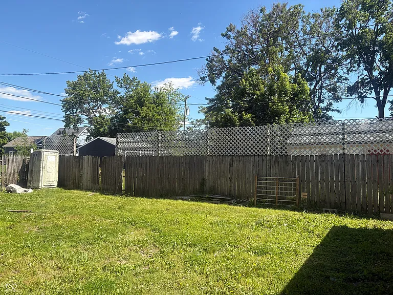2221 Station St — Photo 17