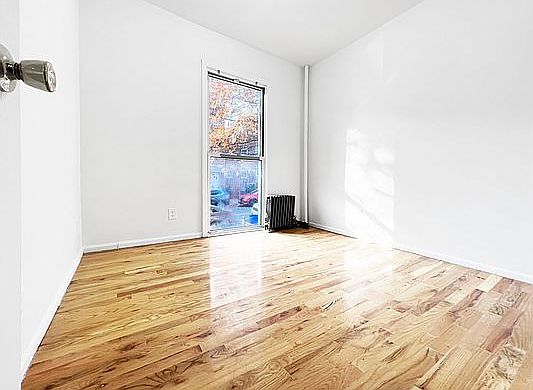 4th image of 634 Leonard St #1