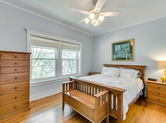 5th image of 933 E Hyde Park Blvd Unit 3