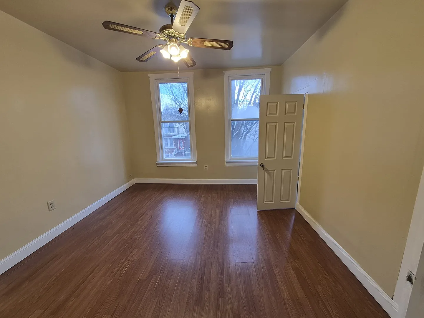 3 bed, 1300 sqft, $2,100 — Photo 3