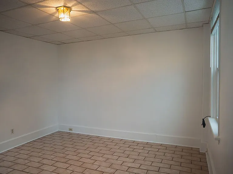 415 Wyandotte Street — Photo 9