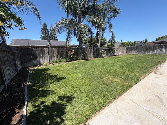 2nd image of 1727 Hume Dr