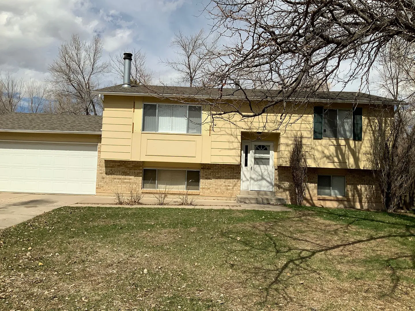 Beautiful 4 Bedroom Split-Level Home Large Lot in West Fort Collins — Photo 4